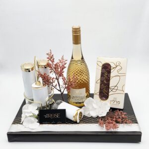 מעמד מלח, פלפל, שמן,חומץ<br>יין מוסקטו טפרברג<br>טבלת פרלין " פורים שמח"