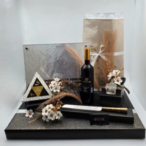 מגש חלות יוקרתי<br> כיסוי לחלות<br>סכין לחלות<br> מארז פרלינים משולש